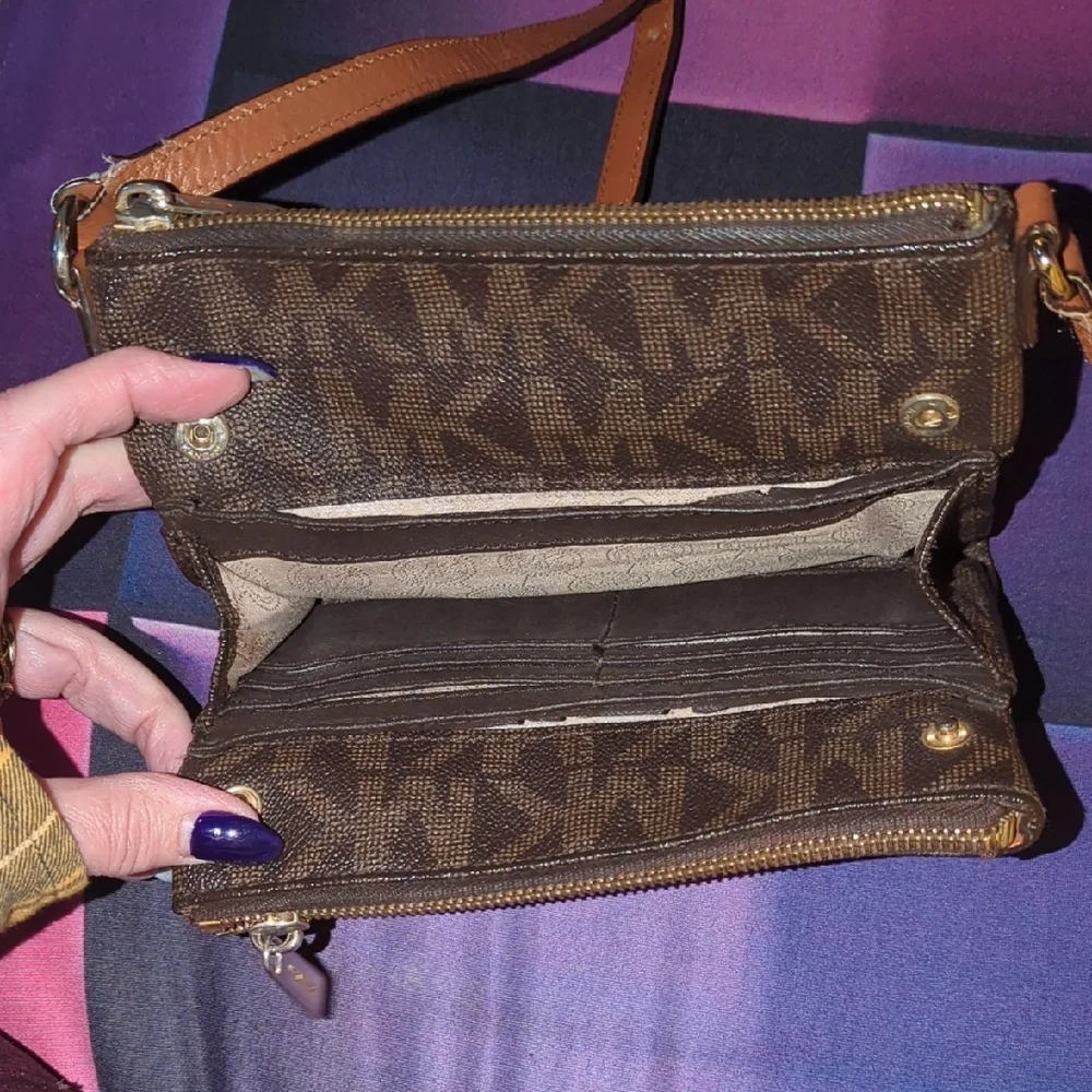 MICHAEL KORS Brown and Small Tan Wallet/Bag*